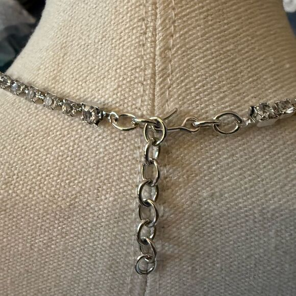 Vintage Monet Signed Silver Plated Clear Crystal Chocker Necklace. - Picture 8 of 10